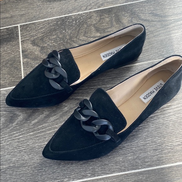 The Pointed Flat with Chain in Black - Picture 3 of 9